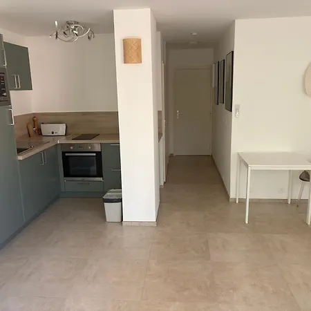 La Caravelle Apartment *
